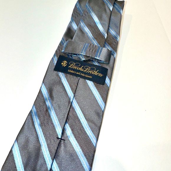 Brooks Brothers Men's Silk Necktie in Grey and Blue - Picture 4 of 4